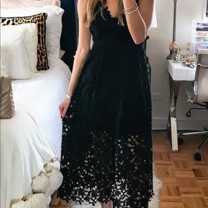 ASTR THE LABEL Black lace mid length dress